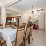 Stephanie Villa *