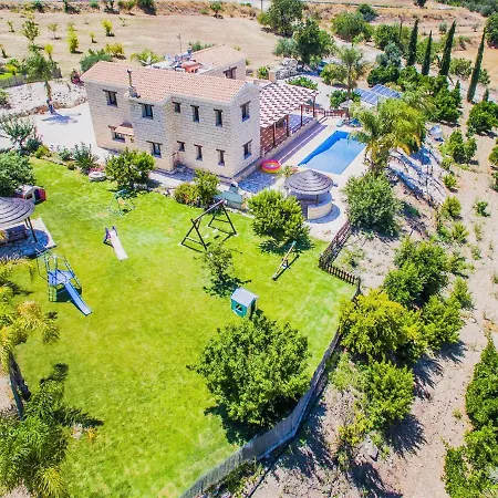 Stephanie Villa Simou